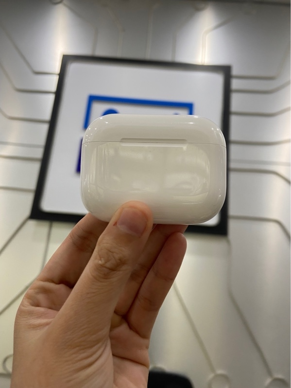 Tai nghe Airpods Pro 3 - Màu trắng - Ngoại hình: 97% - Xước hộp - Kèm Box