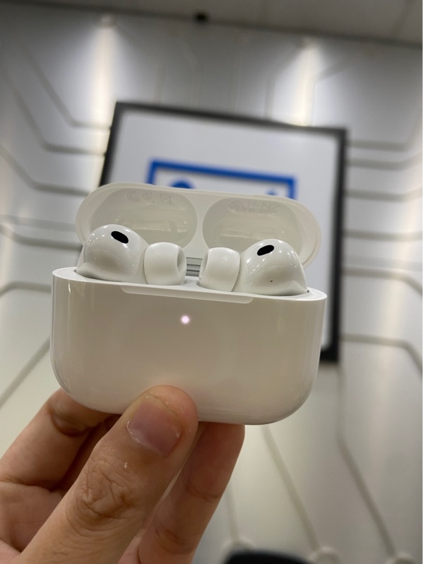 Tai nghe Airpods Pro 3 - Màu trắng - Ngoại hình: 98% - Body