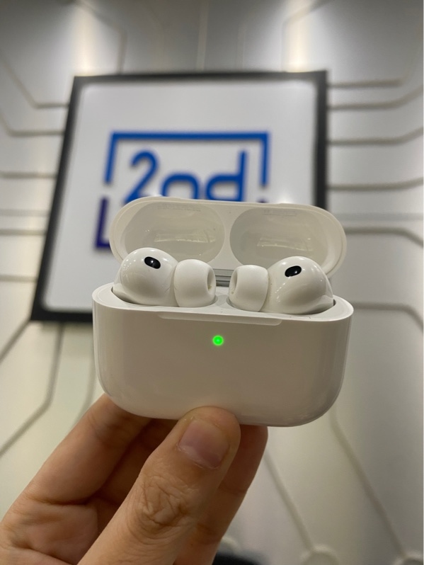 Tai nghe Airpods Pro 3 - Màu trắng - Ngoại hình: 98% - Body - Còn bảo hành hãng đến T2/2027