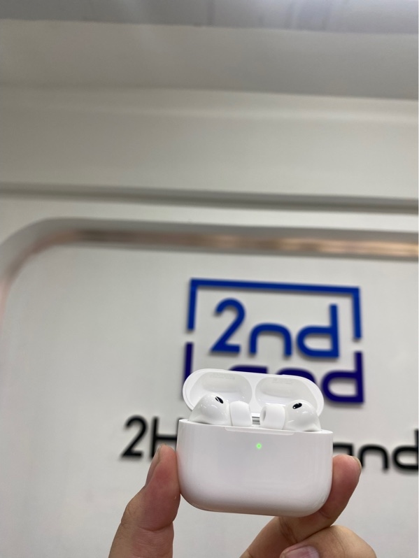 Tai nghe Airpods pro 3 - Màu trắng - Ngoại hình 98% - Body - Còn BH đến 31/12/2026