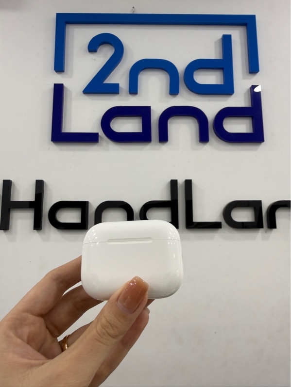 Tai nghe Airpods Pro 3 - Màu trắng - Ngoại hình 98% - Case xước - Body - còn BH hãng đến 01/04/2027