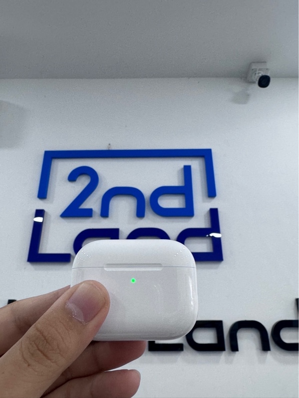 Tai nghe Airpods pro 3 - Màu trắng - Ngoại hình 98% - Fullbox