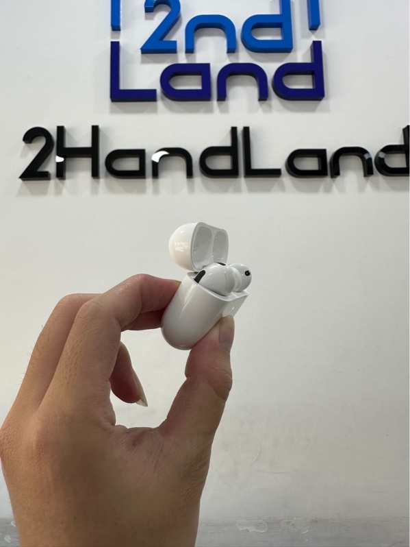 Tai nghe Airpods Pro 3 - Màu trắng - Ngoại hình 98% - Kèm cáp sạc