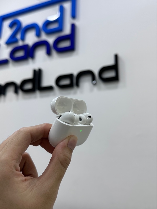 Tai nghe Airpods Pro 3 - Màu trắng - Ngoại hình 99% - Fullbox