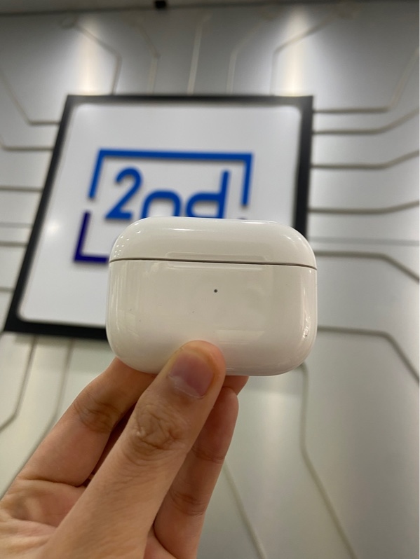 Tai nghe Airpods Pro - Màu trắng - Ngoại hình: 98% - Bản lề gập cứng - Body