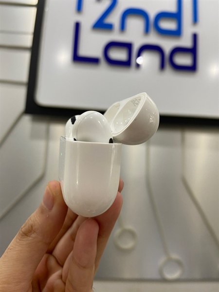 Tai nghe Airpods Pro - Màu trắng - Ngoại hình: 98% - Body 2