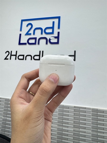Tai nghe Aripods 3 - Màu trắng - Ngoại hình 96% - nứt nhẹ tai trái - Body