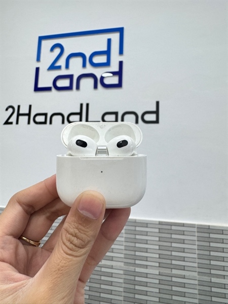 Tai nghe Aripods 3 - Màu trắng - Ngoại hình 96% - nứt nhẹ tai trái - Body 1