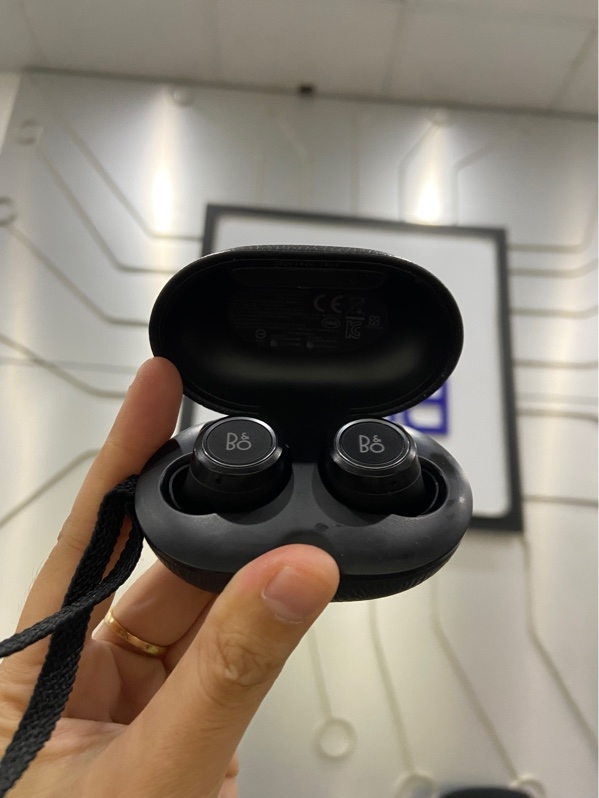 Tai nghe Bang & Olufsen Beoplay E8 Gen 1 - Màu đen - Ngoại hình: 97% - Xước hộp, cũ - Body