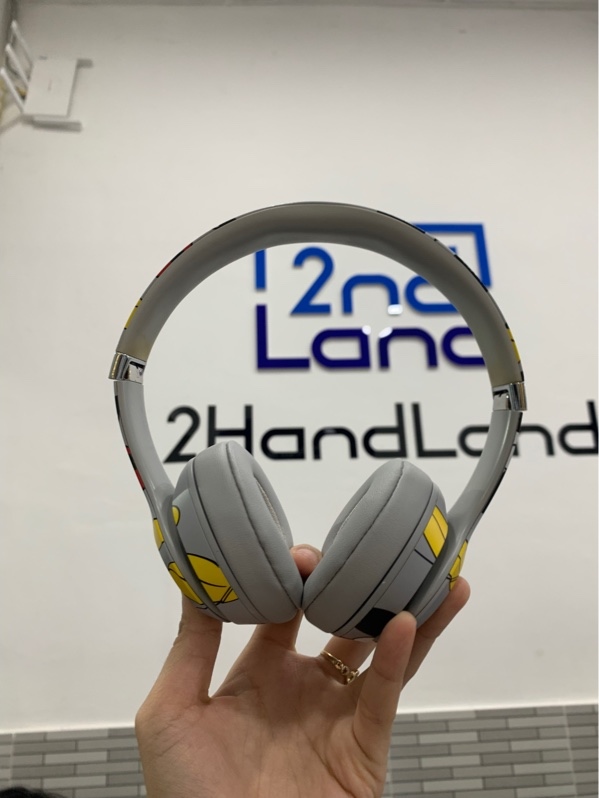 Tai nghe Beats Solo 3 Mickey - Màu xám - Ngọai hình: 98% - Kèm túi đựng