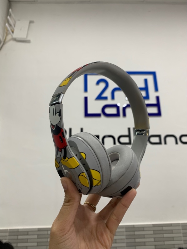 Tai nghe Beats Solo 3 Mickey - Màu xám - Ngọai hình: 98% - Kèm túi đựng