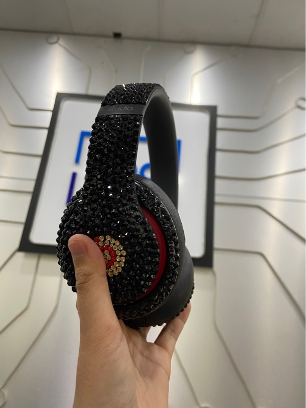 Tai nghe Beats Studio 2 Wired - Màu đen đính đá - Ngoại hình: 97% - Mất vài viên đá - Kèm dây kết nối
