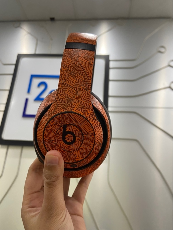 Tai nghe Beats Studio Pro - Màu nâu - Ngoại hình: 97% - Dán skin - Body