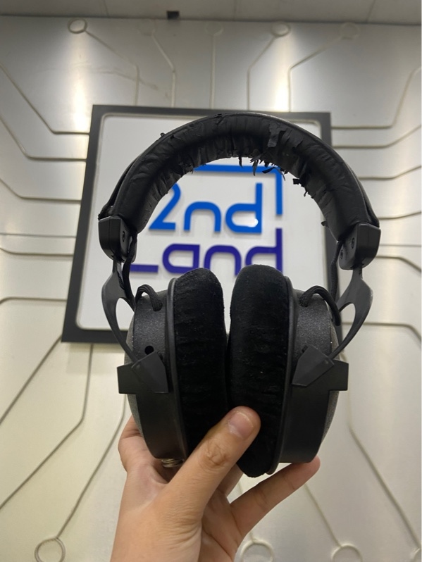 Tai nghe Beyerdynamic DT 770 PRO ( 250 Ohm ) - Màu đen - Ngoại hình: 96% - Tróc da, chụp tai ám bụi - Kèm túi + dây chuyển đổi