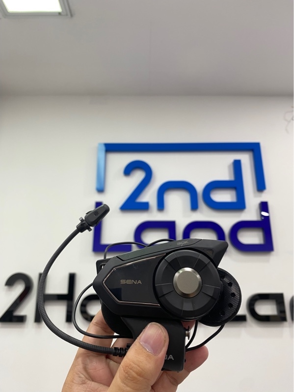 Tai nghe Bluetooth intercom 50s - Màu đen - Ngoại hình: 97% - Cấn ố trầy - Kèm phụ kiện thay Box