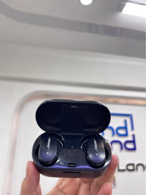 Tai nghe Bose QuietComfort Earbuds - Màu đen - Ngoại hình 97% - Trầy họp sạc , tróc miến lưới tai trái - Body