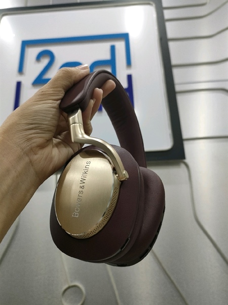 Tai nghe Bowers Wilkins Px8 - 2 mode: dây 3.5mm, wireless - Màu Royal Burgundy - Ngoại hình 99% - Kèm túi đựng tai nghe, cáp sạc, cáp chuyển đổi TypeC-3.5mm 2