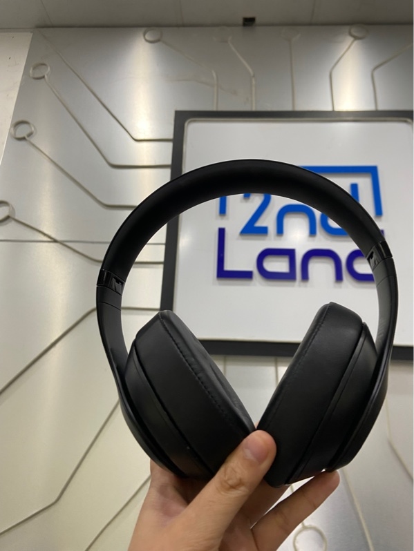 Tai nghe chụp tai Beats Studio 3 - Màu đen - Ngoại hình: 97% - Bung đệm tai bên phải lỗi xuyên âm - Kèm Box
