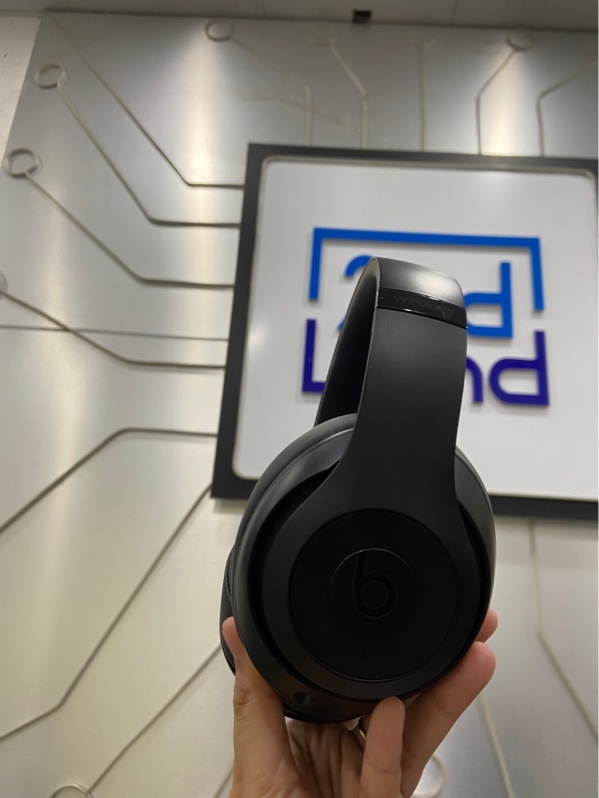 Tai nghe chụp tai Beats Studio 3 - Màu đen - Ngoại hình: 97% - Bung đệm tai bên phải lỗi xuyên âm - Kèm Box