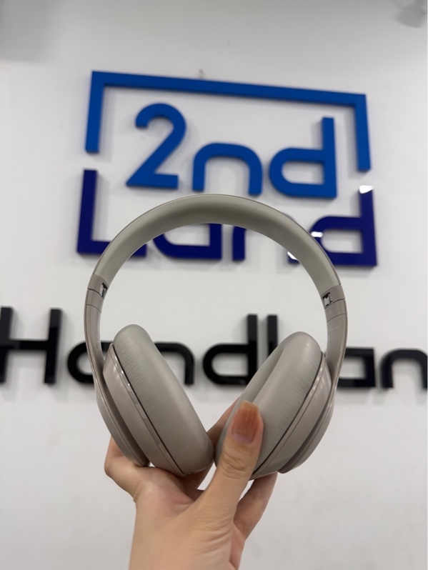 Tai nghe chụp tai Beats Studio Pro - Màu kem - Ngoại hình 97% - Kèm túi , dây C , dây 3.5