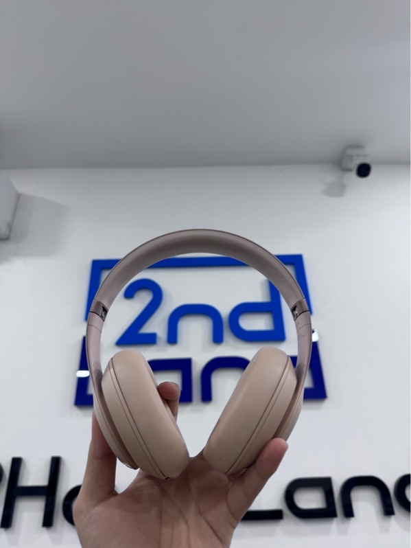 Tai nghe chụp tai Beats Studio Pro X Kim Kadashian - Màu kem - Ngoại hình 98% - Kèm túi vải đựng, 1 dây C-C linh kiện
