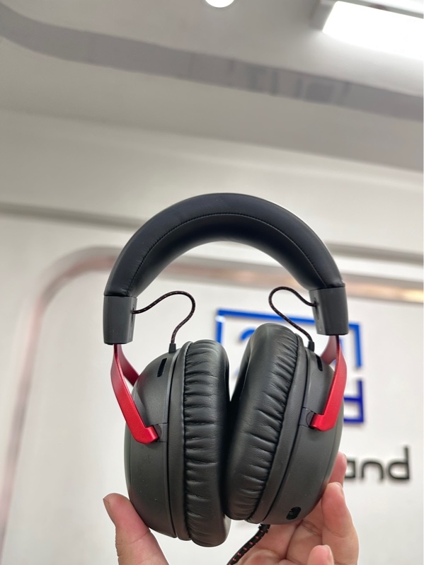Tai nghe chụp tai chơi game có dây HyperX Cloud III - Màu đen đỏ - Ngoai hình 98% - Kèm box