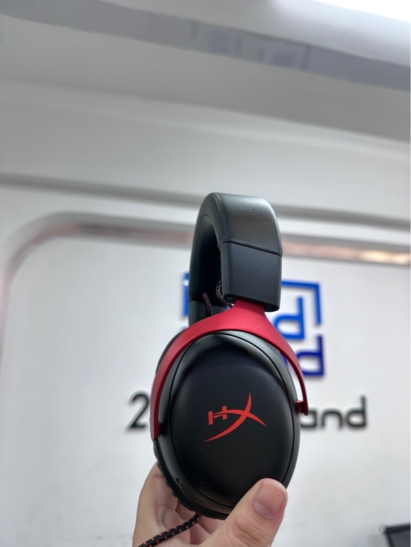 Tai nghe chụp tai chơi game có dây HyperX Cloud III - Màu đen đỏ - Ngoai hình 98% - Kèm box