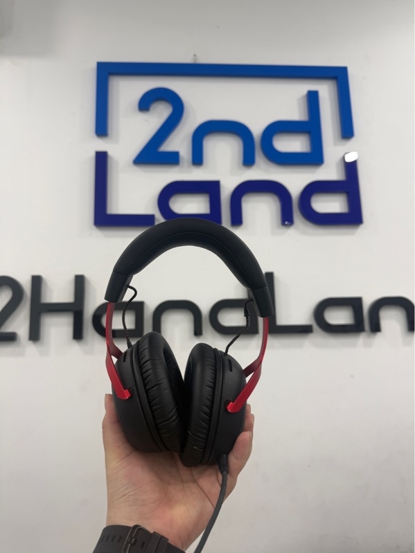 Tai nghe chụp tai HyperX Cloud III wireless - Màu đen - Ngoại hình 98% - Rách da đệm tai nhẹ - Kèm 1 mic, 1 receiver đầu C, 1 đầu chuyển USB, 1 túi