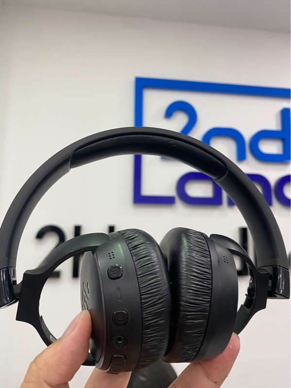 Tai nghe chụp tai JBL 670NC - Màu đen - Ngoại hình: 97% - Rách đệm đầu, cấn viền nhiều - Kèm dây sạc