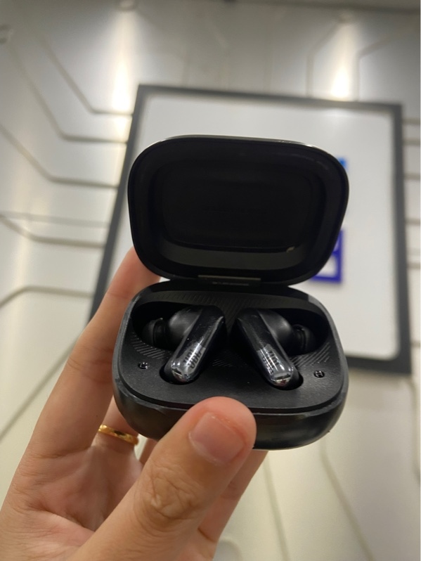 Tai nghe JBL Live Beam 3 - Màu đen - Ngoại hình: 97% - Trầy xước nhiều, tróc sơn, màn cảm ứng liệt - Body