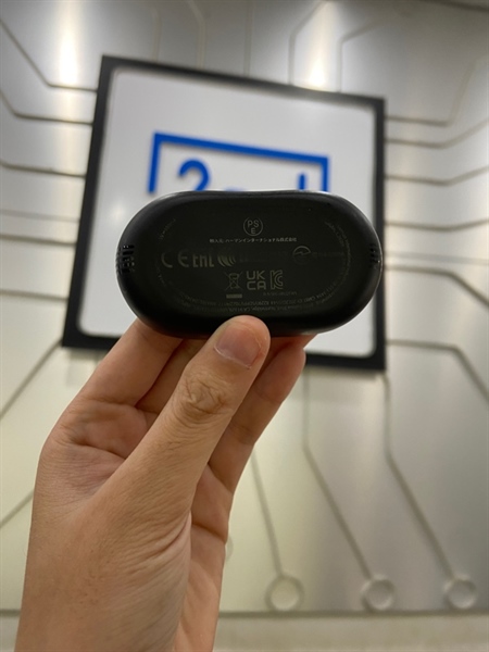 Tai nghe JBL QuanTum TWS - Màu đen - Ngoại hình: 98% - Kèm sạc 3