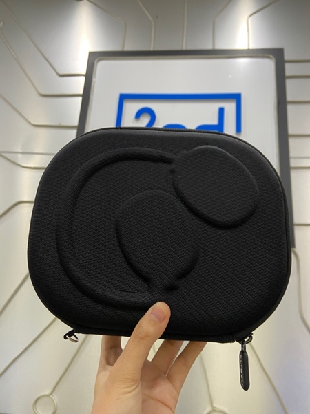 Tai nghe JBL Tune 670NC - Màu đen - Ngoại hình: 98% - Đệm tai tróc chấm - Kèm túi đựng