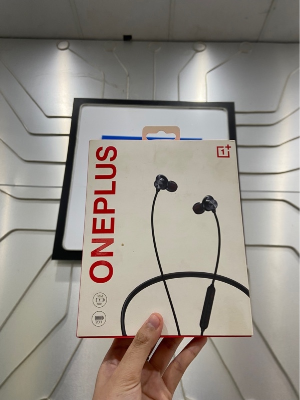 Tai Nghe Không Dây Đeo cổ One Plus Bullet Wire Less Z - Màu đen - Ngoại hình: 98% - Lỗi không kết nối được - FullBox