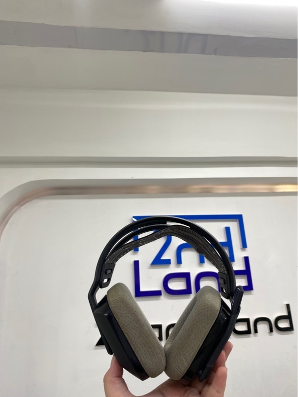 Tai nghe Logitech G535 LIGHTSPEED - 1 mode reciever - Màu đen - Ngoại hình 97% - Con lăn âm lượng loạn nhẹ, đệm tai ố vàng, gãy nhựa đệm đầu - Kèm reciever, sạc, box