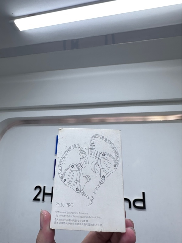 Tai nghe nhét tai có dây KZ ZS10 Pro - Màu bạc - Ngoại hình 97% - Body