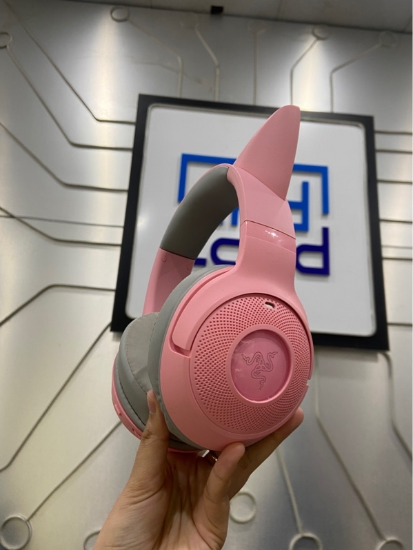 Tai nghe Razer Kraken Kitty V2 BT - Màu hồng - Ngoại hình: 97% - Núm volum lờn, ố đệm nhẹ - Body