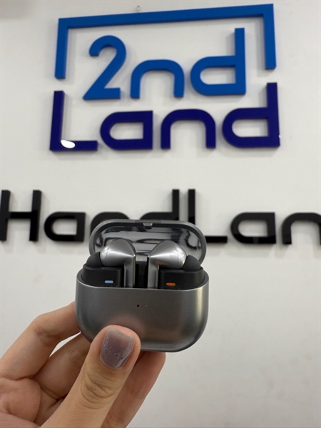Tai nghe Samsung Buds 3 pro - Màu bạc - Ngoại hình 97% - Case trầy , 2 tai cấn nhẹ - Body 1