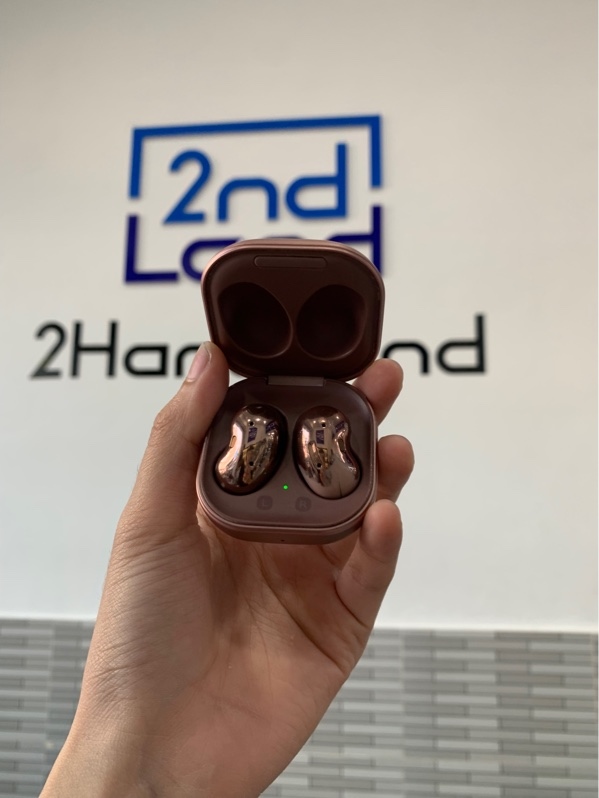 Tai nghe Samsung Galaxy Bud Live - Màu hồng - Ngoại hinh: 96% - Tróc sơn, nứt tai phải - Box