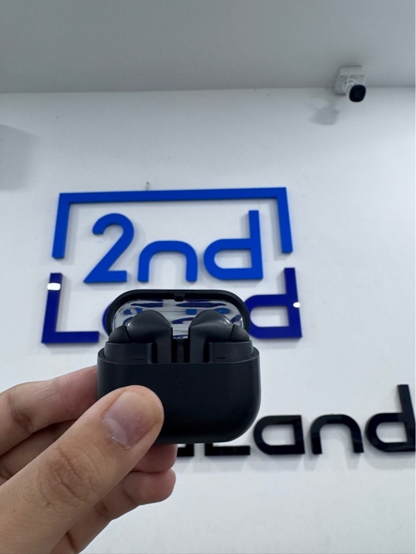 Tai nghe Samsung galaxy buds 3 FE - Màu đen - Ngoại hình 97.5% - 2 tai cấn nhẹ, case trầy xước - Kèm box