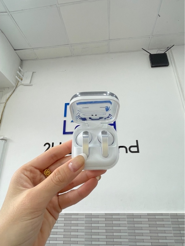 Tai nghe Samsung Galaxy Buds 4 - Màu trắng - Ngoại hình: 98% - Body