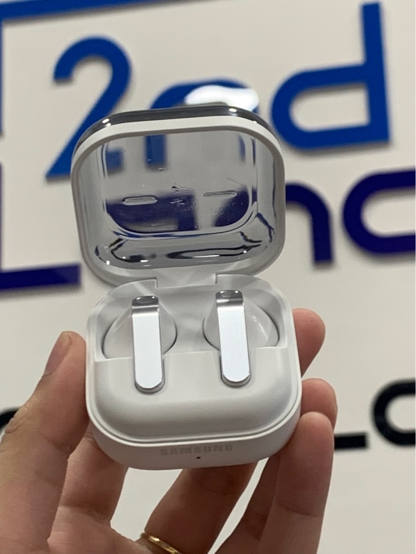 Tai nghe Samsung galaxy buds 4 - Màu trắng - Ngoại hình: 98% - Box