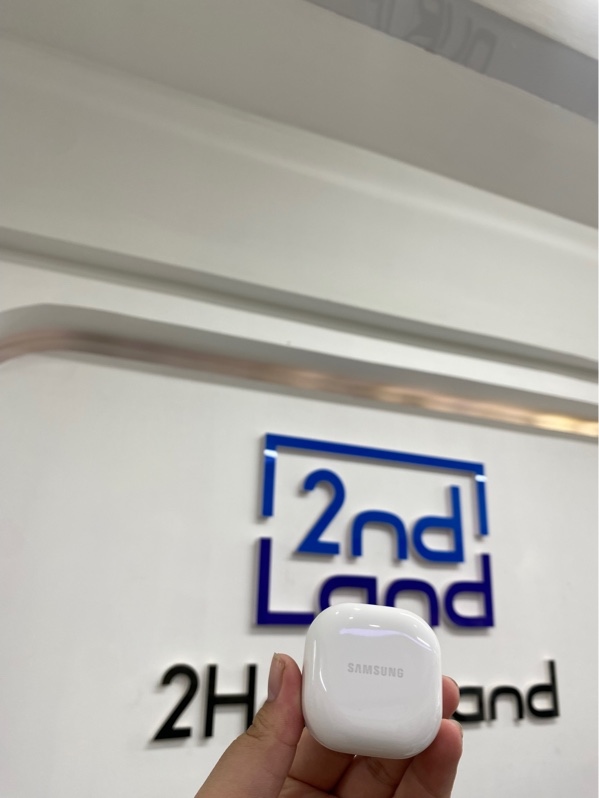 Tai nghe Samsung Galaxy Buds Fe - Màu trắng - Ngoại hình 97.5% - Body