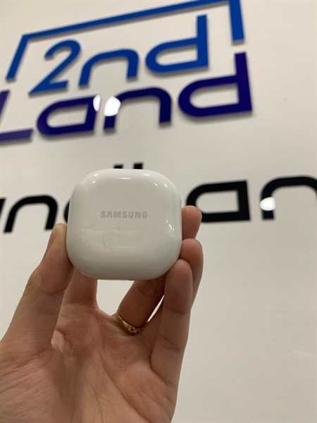 Tai nghe Samsung Galaxy Buds Fe - Màu trắng - Ngoại hình: 97% - Trầy xước - Body