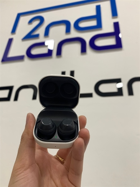 Tai nghe Samsung Galaxy Buds Fe - Màu trắng - Ngoại hình: 97% - Trầy xước - Body 1
