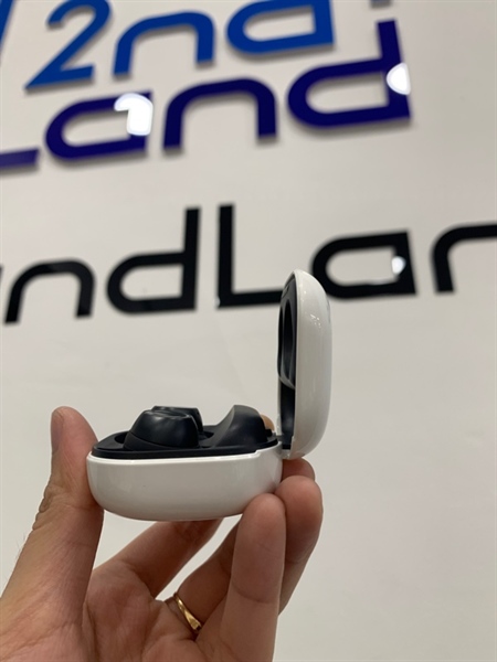 Tai nghe Samsung Galaxy Buds Fe - Màu trắng - Ngoại hình: 97% - Trầy xước - Body 2