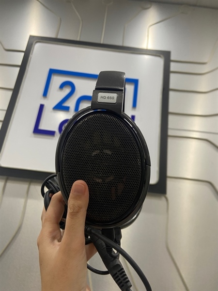 Tai nghe Sennheiser HD650 - Màu đen - Ngoại hình: 97% - Lưới kim loại 2 tai bị sét, mút trong tai bị mục - Kèm Box + dây + jack chuyển đổi 1