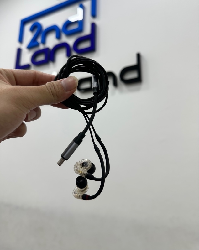 Tai nghe Sennheiser IE 40 PRO - Màu đen - Ngoại hình 97% - Núm tai bị nứt cũ theo thời gian sử dụng - Kèm cáp chuyển đổi âm thanh Essager 3.5mm usb c