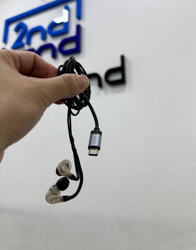 Tai nghe Sennheiser IE 40 PRO - Màu đen - Ngoại hình 97% - Núm tai bị nứt cũ theo thời gian sử dụng - Kèm cáp chuyển đổi âm thanh Essager 3.5mm usb c