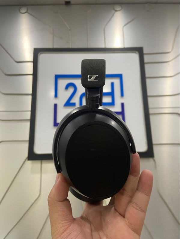 Tai nghe Sennheiser Momentum 4 - 2 mode ( Bluetooth, Receiver) - Màu đen - Ngoại hình: 97.5% - Đệm đầu bạc nhẹ - Kèm túi đủ phụ kiện