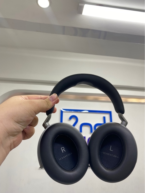 Tai nghe Sennheiser Momentum 4 Wireless - 3 mode (USB - C/ bluetooth/ dây 3.5) - Màu xám - Ngoại hình 98% - Kèm túi, dây cấm 3.5, dây chuyển đổi máy, usb-c